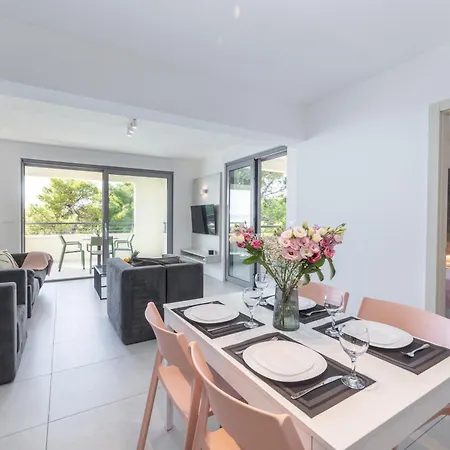 Beachfront Sunset - Srzić 3* Makarska